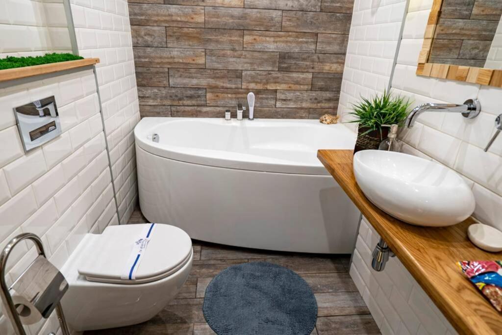 Loft Studio Near Smart Plaza Polytech, Center Киев Екстериор снимка