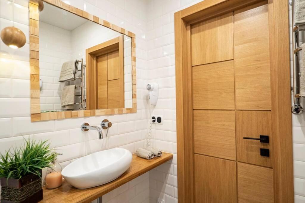 Loft Studio Near Smart Plaza Polytech, Center Киев Екстериор снимка